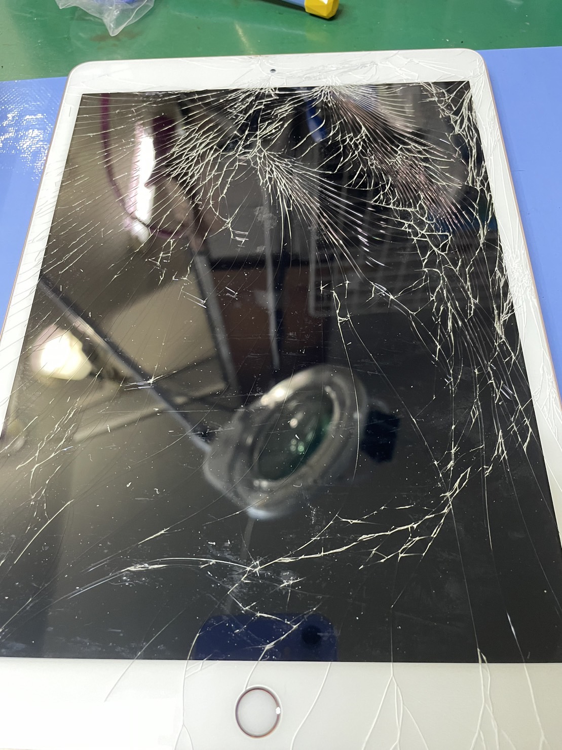 iPad8ガラス割れ